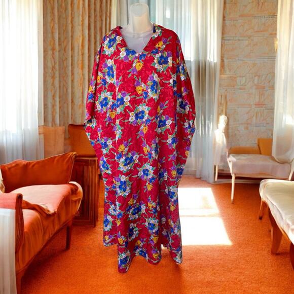 Mrs. Roper Caftan Three’s Company OSFA Red Floral Vintage Pearl River Clothing - Picture 1 of 12